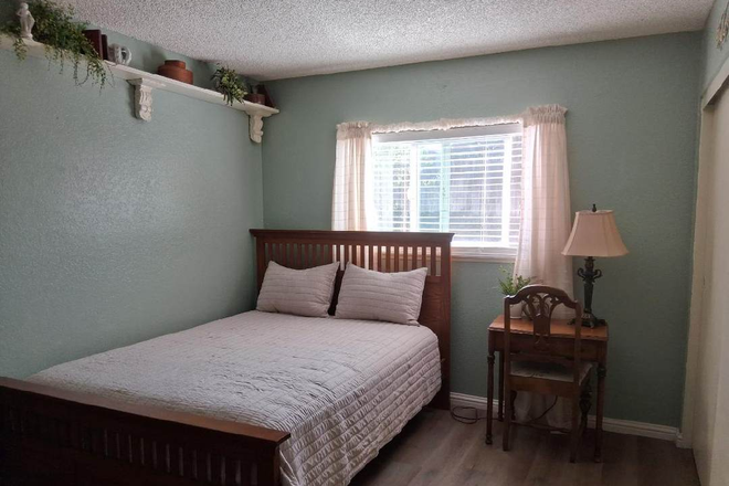 Bedroom - Furnished Private Room Near UCR - Short drive to campus House