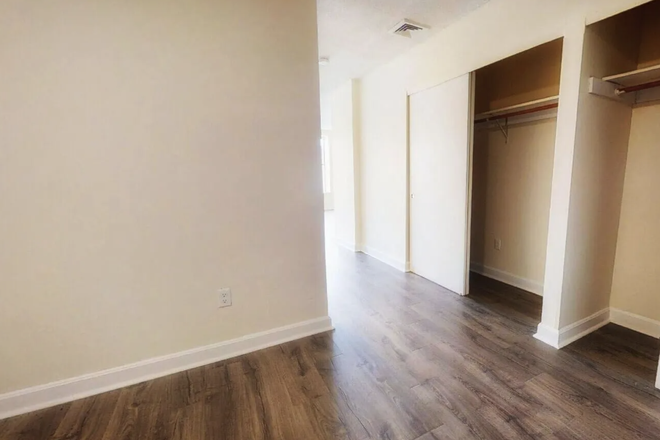 A - 2 bed with living room by Berklee, Symphony and Newbury Street Apartments