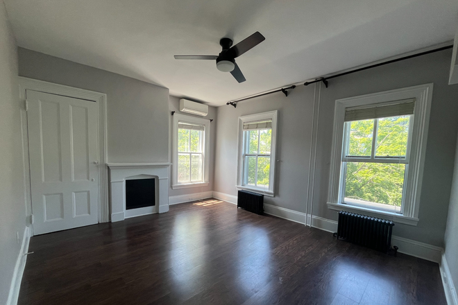 Available second-floor 1-bedroom, approximately 215 square feet on quiet street near campus. - 1BR-close-to-campus-Murray Pl-Princeton