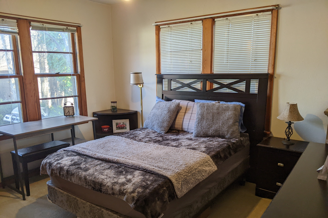 Bedroom - Home near campus w/ big backyard