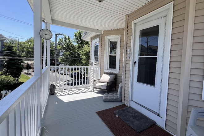 - - 6 BED 1.5 BATH BARGAIN NEAR TUFTS UNIVERSITY Apartments