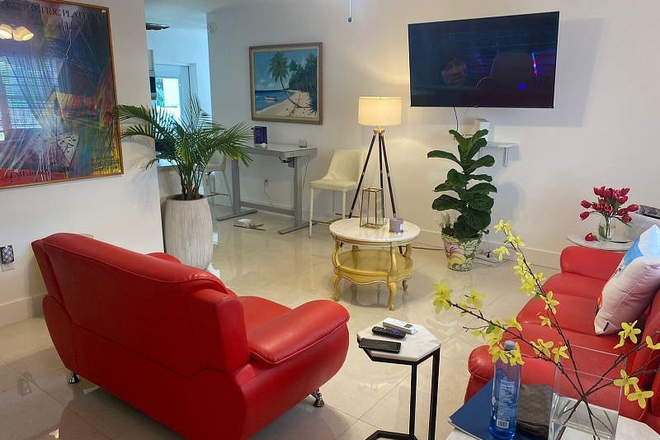 Living Room - Student Housing Near UM | Newly Renovated | Prime Miami Location