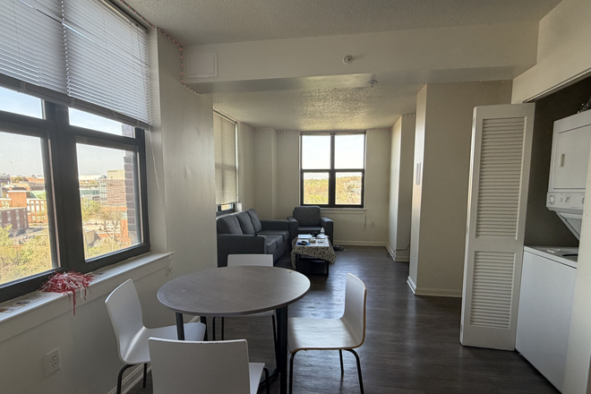 Living room 1 - University View 4x2 XL Apartment, Close walk to campus, Flat-rate Ameneties