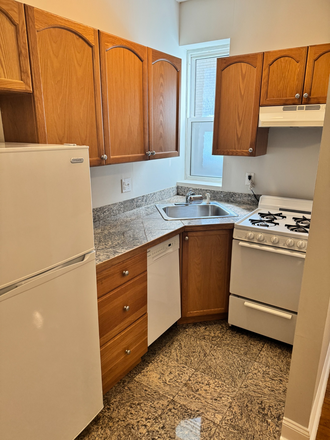 Kitchen - Allston 1 Bed Comm Ave Apartments