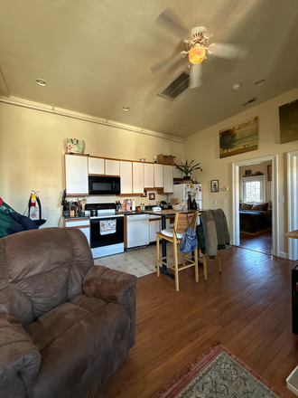 kitchen - 320 N Harrison St Apt 2