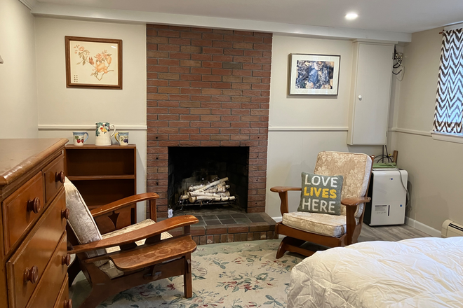 sitting area - 2 ROOM STUDIO APARTMENT, FURNISHED, ALL UTILITIES INCLUDED