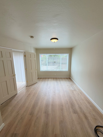 living - 1 block from Koret center USF campus