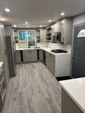 Newly Renovated Kitchen - 3 bedrooms with laundry in Annex