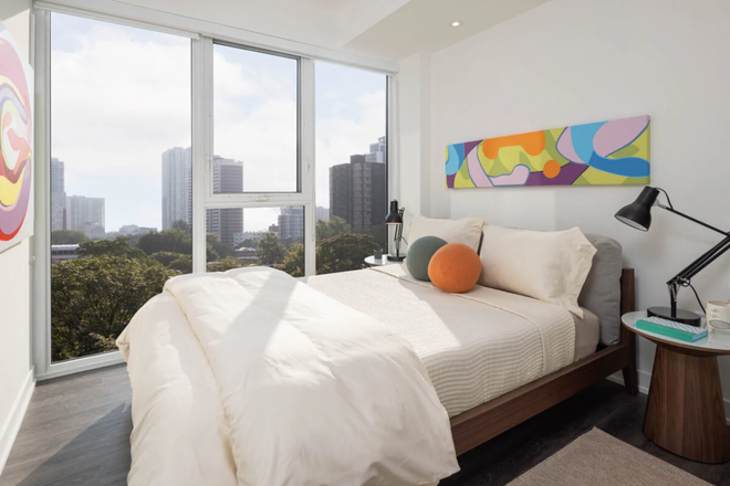 Bedroom - Master Bedroom with ensuite washroom in a shared spacious upscale apartment (15 MIN walk to campus!)
