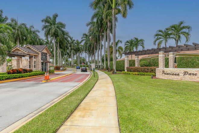 24 hours security gate guard on site - 🎓Premium NSU Housing at gated Poincianna: Peace of mind for parents, a perfect home for students!🏡
