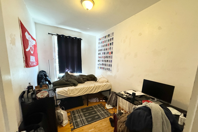 Bedroom - 3 Bed 1 Bath with Washing/Dryer in the unit Condo