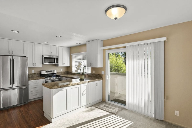 Kitchen - Columbia Square Apartment