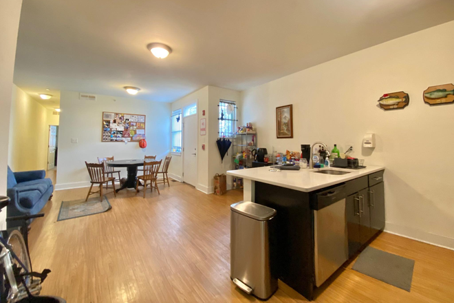 kitchen - 1622 W Jefferson St #1