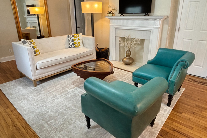 Den - Private furnished bedroom on Emory bus line - walk/drive/shuttle - utilities inc - female only