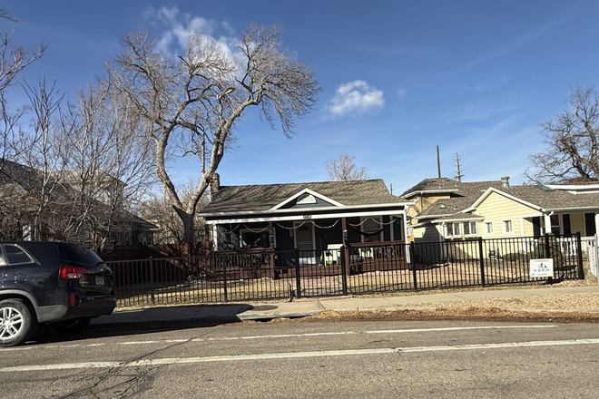 Front yard - 2235 Walnut St.