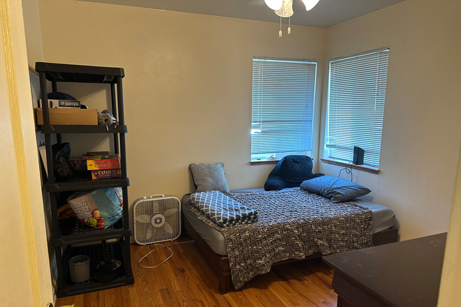 Bedroom - 1 or 2 Rooms for Sublet in a 3-Bedroom House
