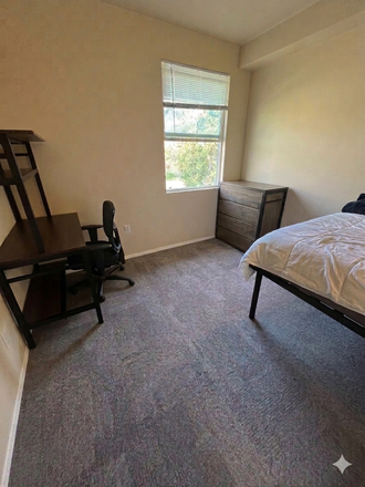 Example Camino Room - Private Room in Camino del Sol 4B/4.5B - Relet until 8/29
