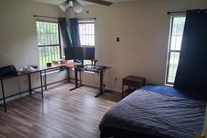 Room will be repainted shortly - Master Bedroom w/ Private Bath $817/mo House
