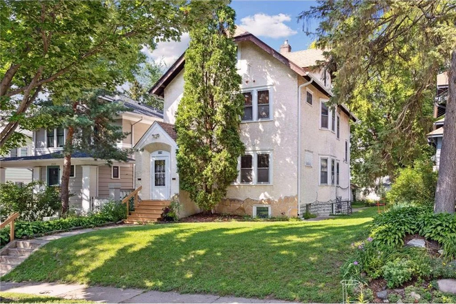 Outside Street View - 4-Bedroom Walking Distance to Campus!!