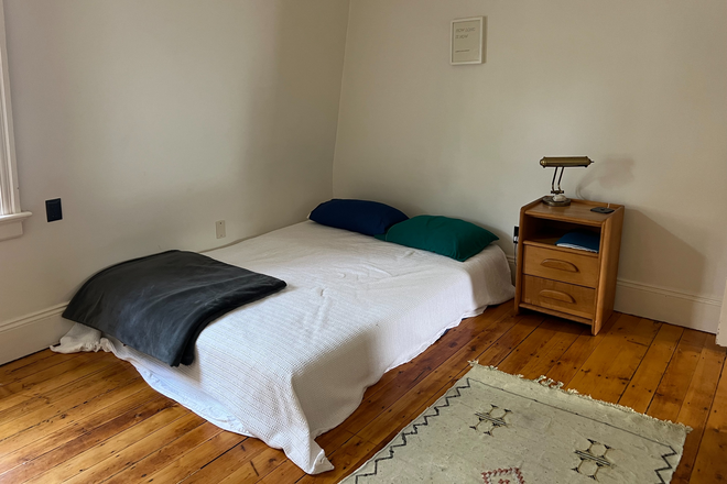 Bedroom - West End Sublet Fall 2026 Apartments