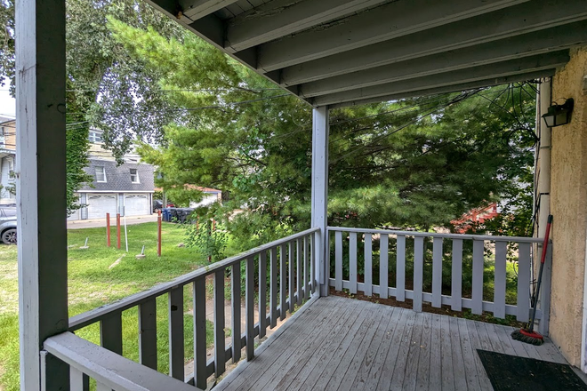 Porch - 1103 Emerson