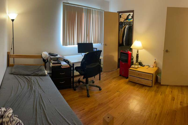 Bedroom - Summer Stay available at Newton Court Graduate Housing during the summer