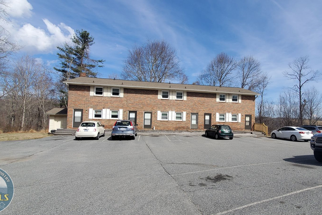 - Sleeps 4 - Townhome 2BR + 2 Bonus Room- Call for SPECIAL PRICING
