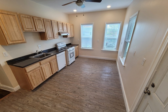 kitchen - **NO BROKERS FEE!!** 5 Bed / 1.5 Bath w/ parking for rent! Available 9/1/26!! Apartments