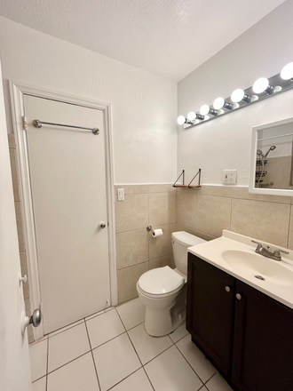 Bathroom - East Fort Lauderdale Location Duplex