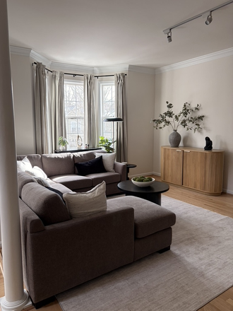 Living Room - SPRING 2027 SUBLEASE | 1bd in a 5bd 3.5br house w/ shared bathroom - $400/month