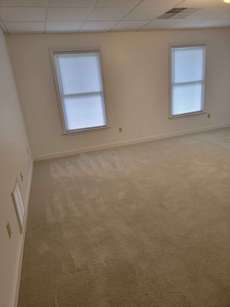 master bedroom - Apartment 11.5 miles from campus