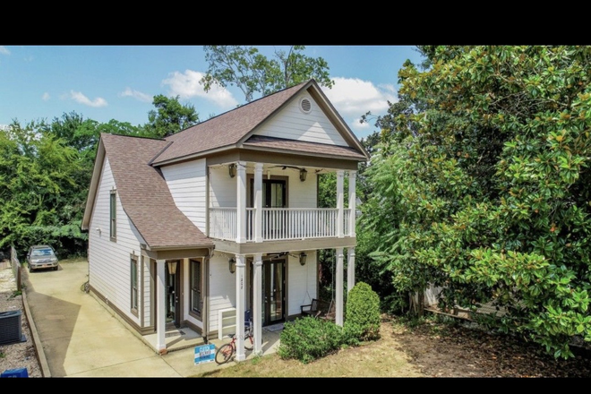 Outside front view - 3bedroom house 4 Blocks from Bryant Denny Stadium