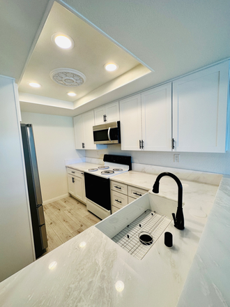Kitchen access - Student/ intern Furnished bedroom and private bath