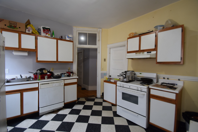 ... - 5 BED MISSION HILL W/ IN-UNIT LAUNDRY