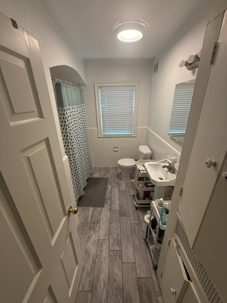 Bathroom - Bolsover St. Home, sublease starting January 2027, 3 min walk to campus