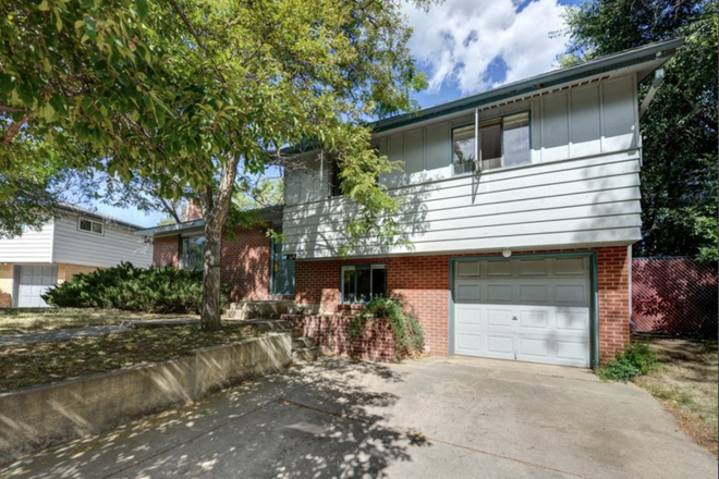 Outside House - 5 bedroom/ 2 bath House