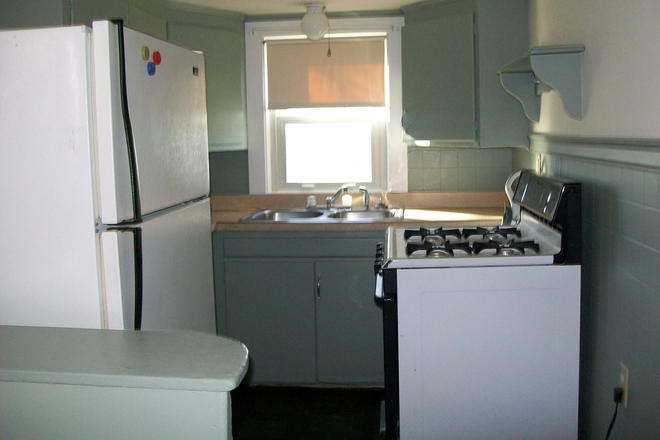 kitchen, stove ,refrigerator, seating island - 1 Bedroom available within walking distance to UMass