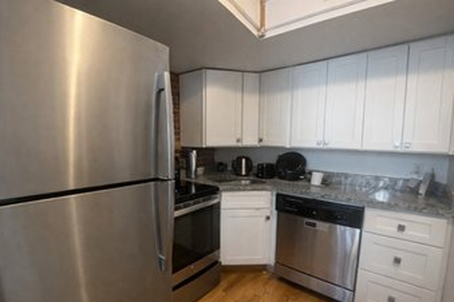 Hub Realty - Beautiful duplex 3 bedroom in South End with new kitchen and dishwasher Apartments