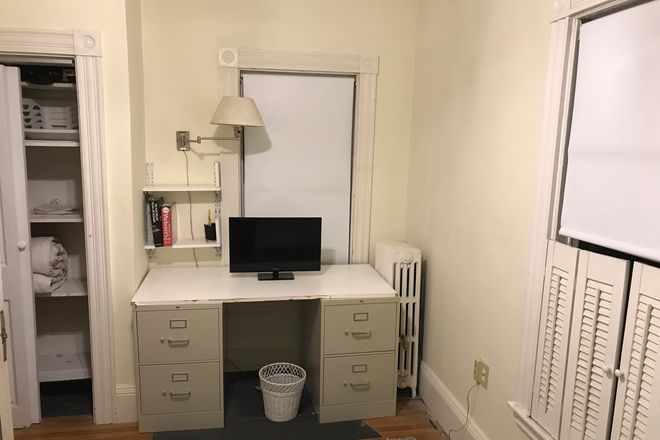 Desk and window facing street - Small, cozy and inexpensive room in Davis Square, Somerville