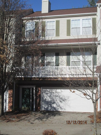 - 3 Bedroom 2.5 Bath Townhouse with 2 Car Garage