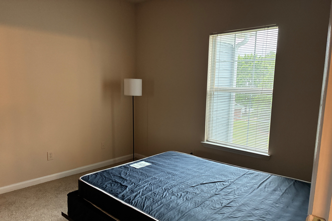 Bedroom (Bed and Window) - FALL 2026 SUBLEASE The Reserve at Clemson