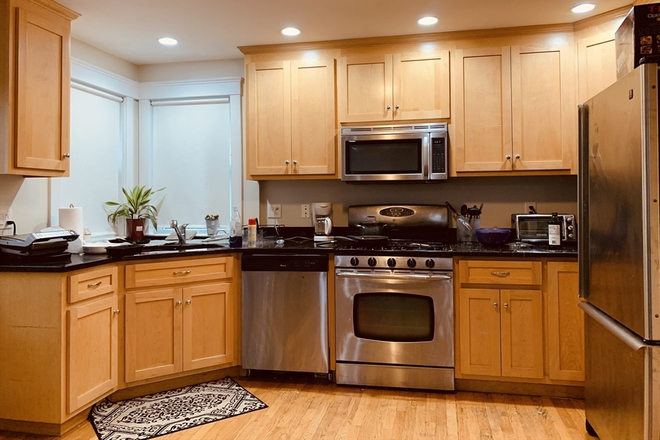 living - BEAUTIFUL 5 BED, IN-UNIT LAUNDRY!! 9/1/26!