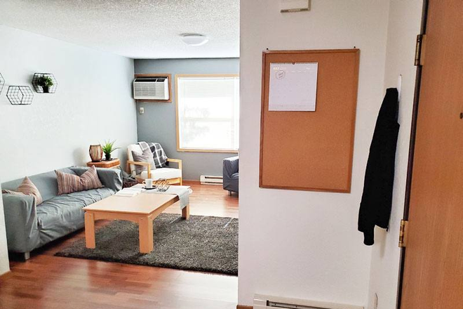 Living Room - Highland hills North Apartments