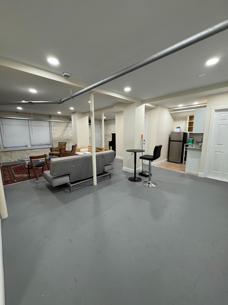 1 - Off Campus Student Towmhome for rent 9/1 FULL BASEMENT WITH WETBAR AND TV