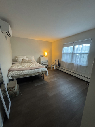 Bedroom - Private Room in 2Br Apartment