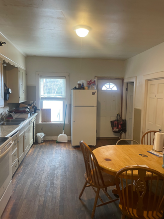 Kitchen - 5 bedroom 2 bath with spare guest room near bus line to UConn campus