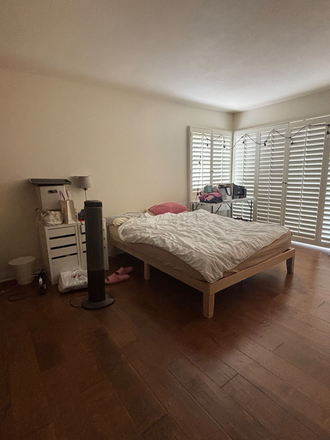 Bedroom - Large Room with Private Bathroom & Walking Distance to UCI Shuttles (Shared Housing)