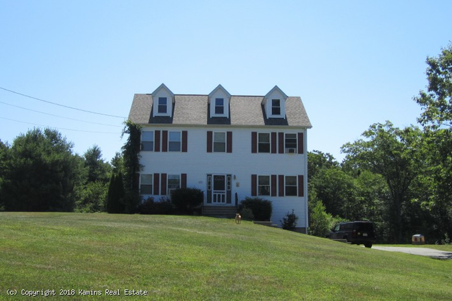 Exterior - 251 Green Avenue - 4 Bedroom 2.5 Bath House Belchertown, MA.