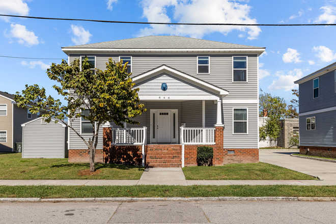 exterior - Close to Campus