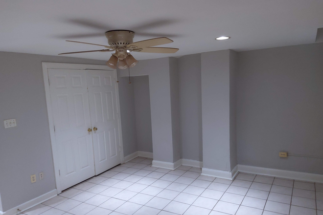Living Area - 1-bedroom and den apartment close to Homewood campus